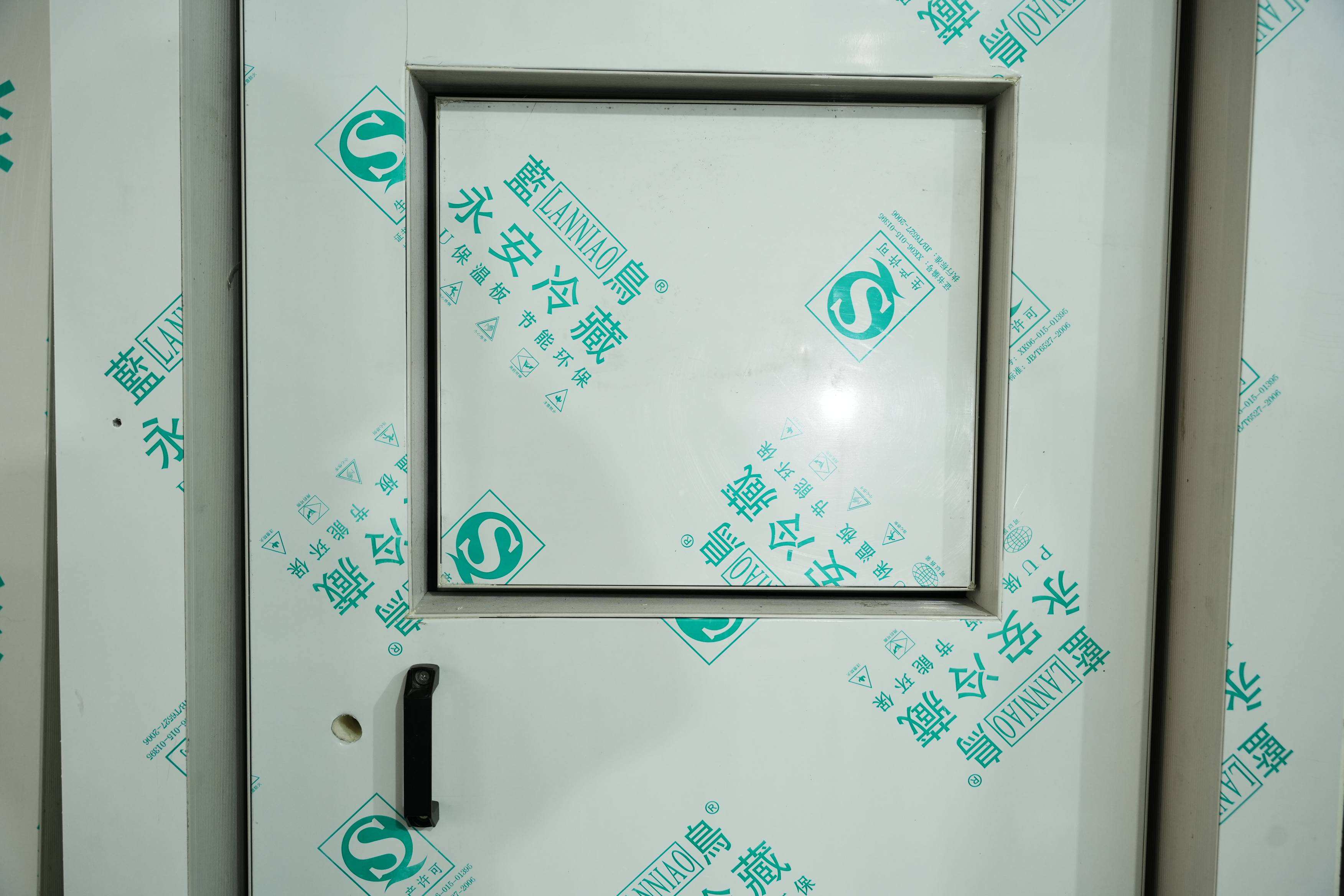 用于快速组装冷室的模块化 Camlock PU 隔热夹芯板