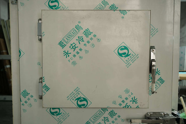 工业冷库用耐腐蚀镀锌钢PU保温夹芯板
