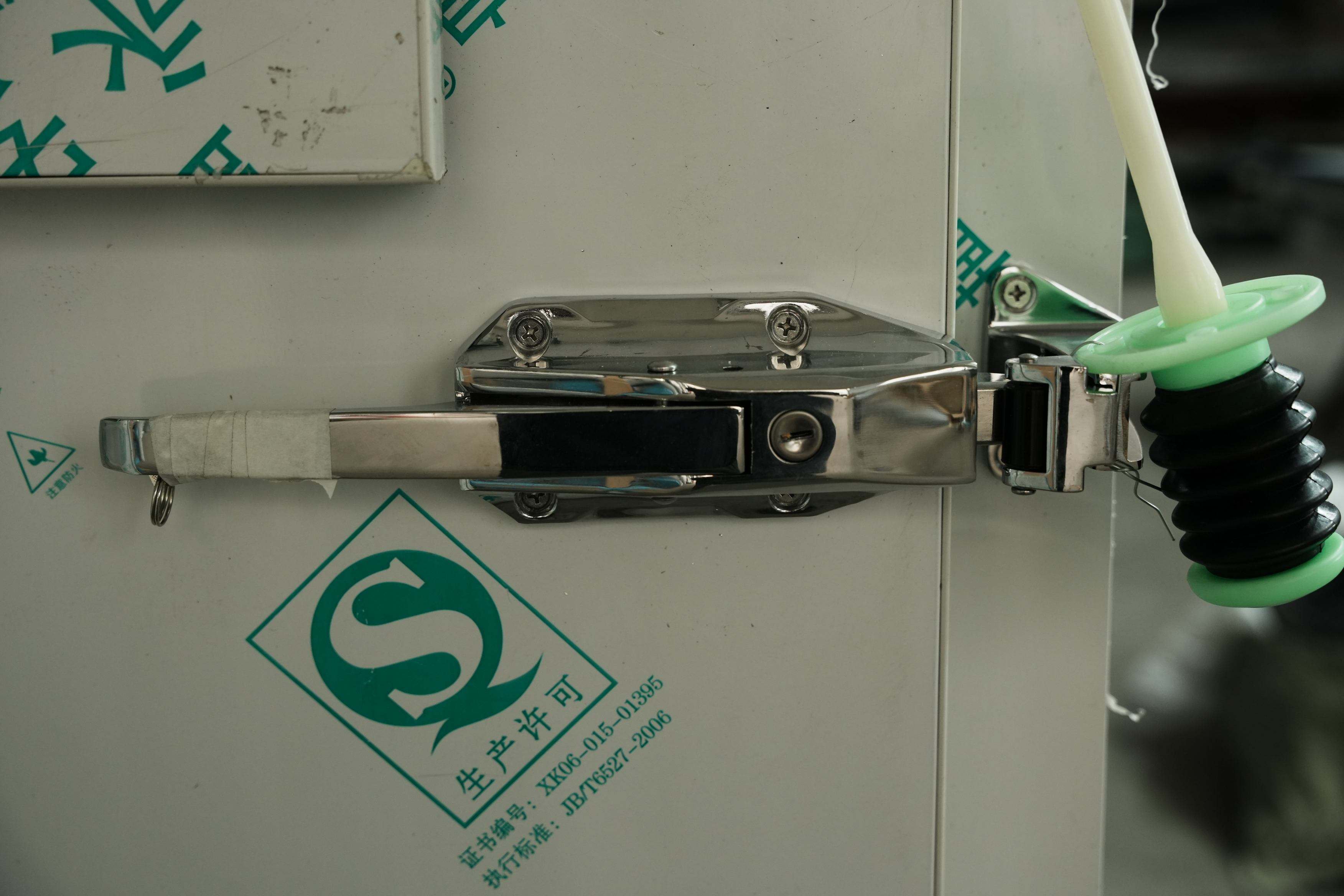 冷链物流用预制Camlock PU隔热夹芯板